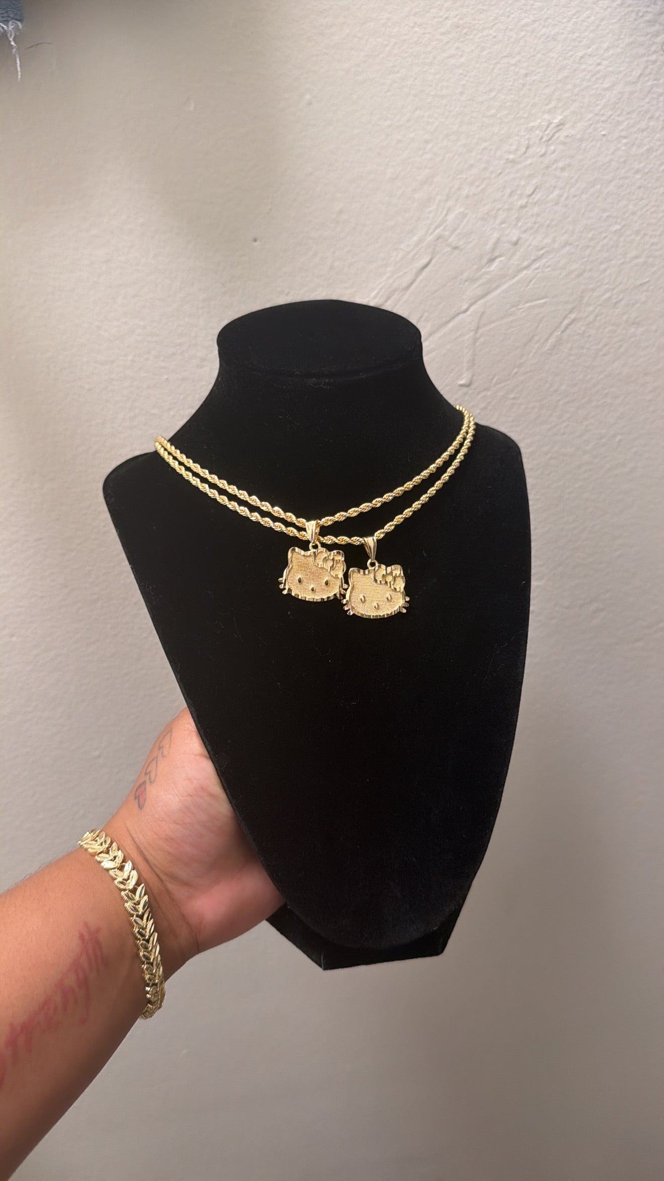 Hk Gold Necklace